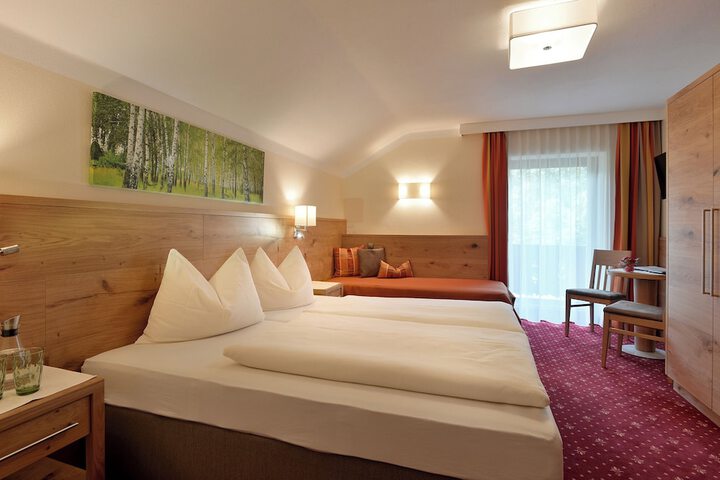 Room 9 of 77
