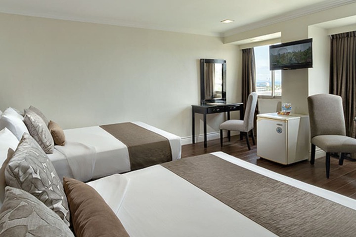 Room 4 of 38