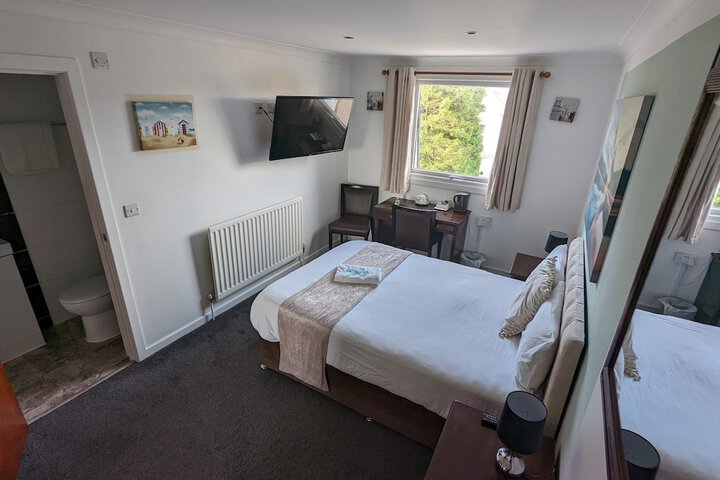 Room 6 of 14