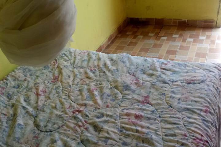 Room 2 of 10