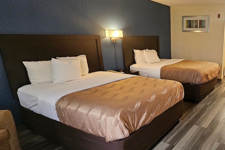 2 Double Beds (2 of 5)