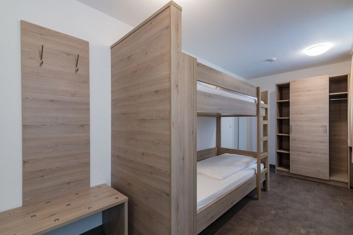 Room 6 of 42