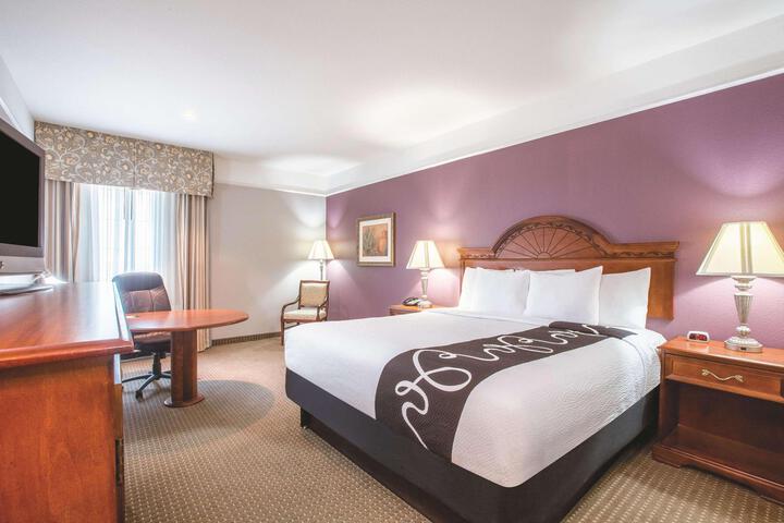 1 King Bed (8 of 16)