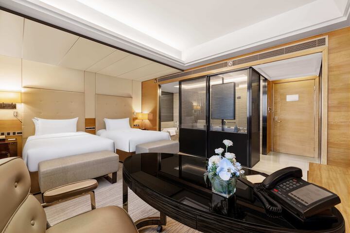 Room 8 of 43