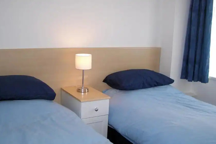 Room 3 of 8