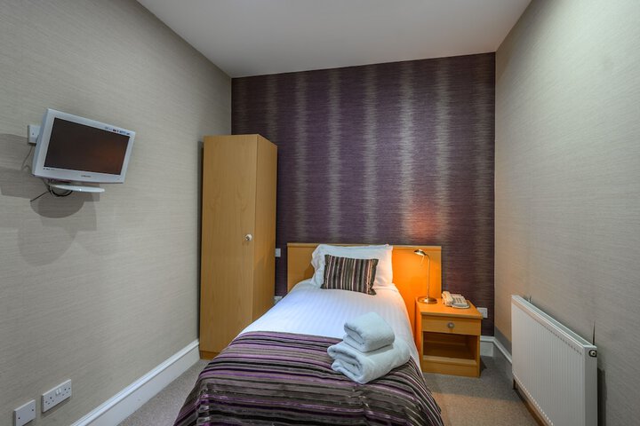 Room 9 of 46