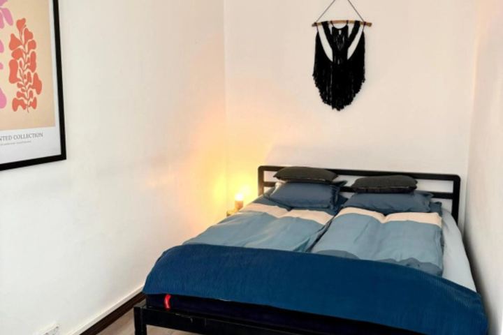 Room 4 of 16