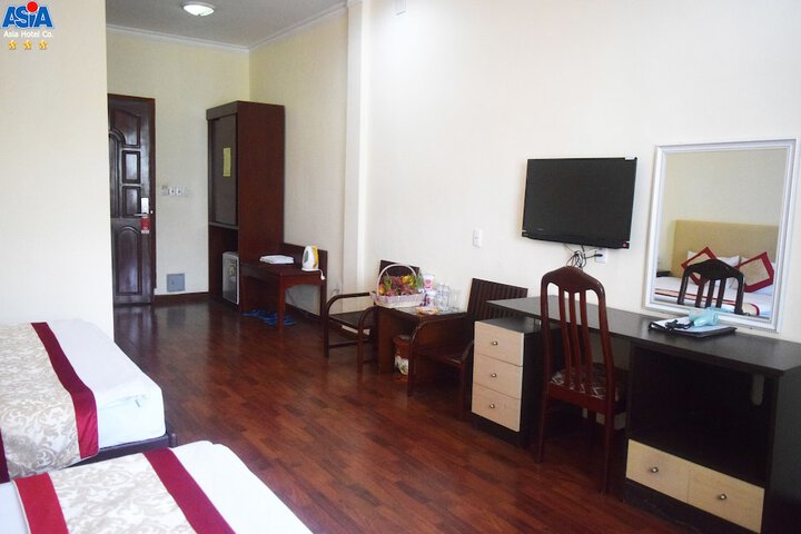 Room 5 of 66