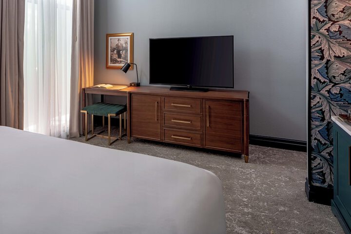 Room 15 of 83