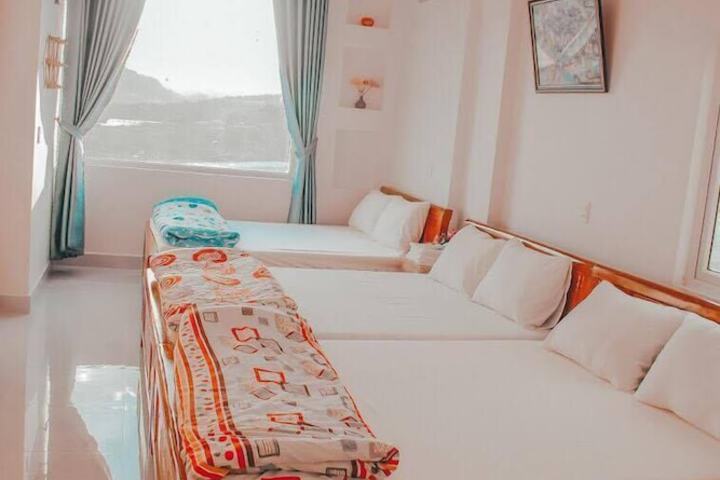 Room 17 of 25