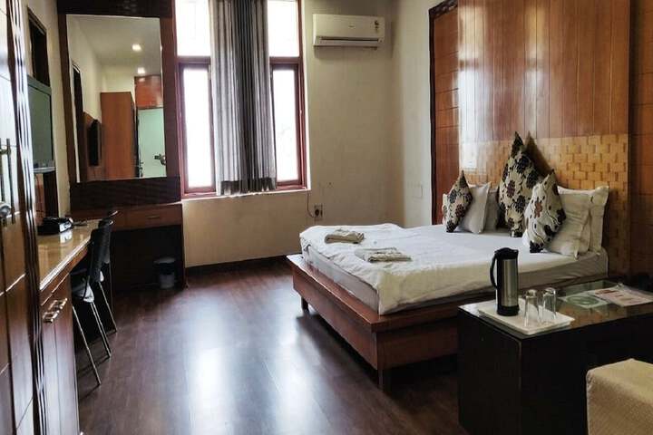 Room 12 of 19