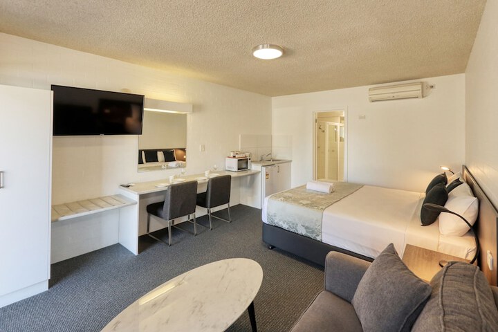 Room 4 of 38
