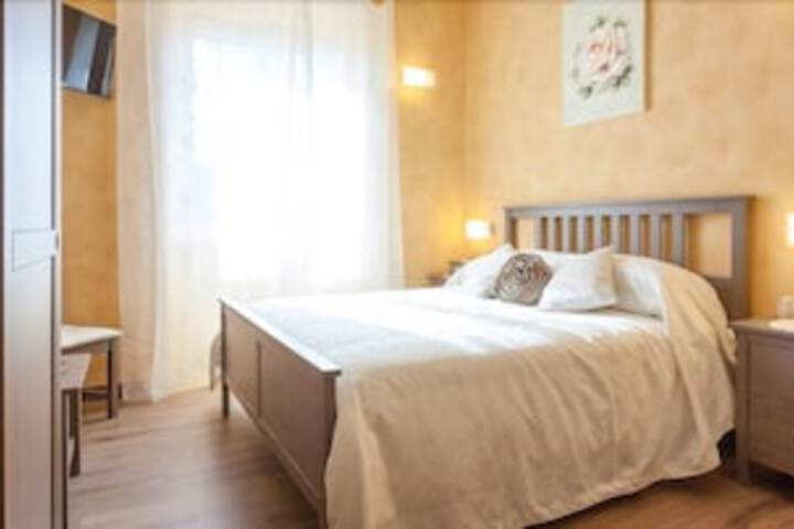 Room 4 of 9