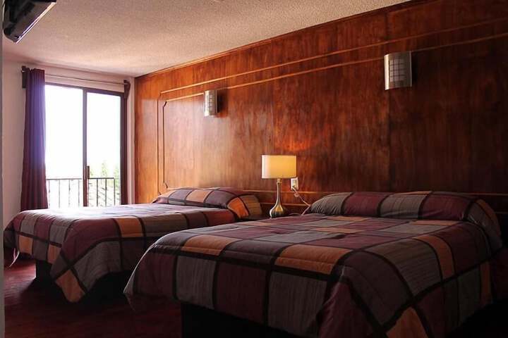 Room 11 of 28