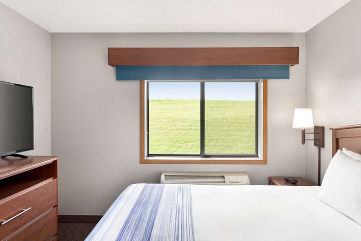 1 King Bed 1 Bedroom Business Suite Second Floor (2 of 17)