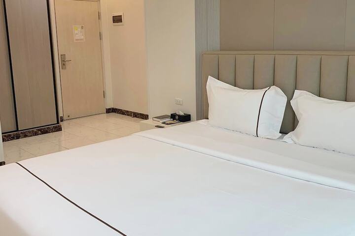 Room 3 of 43