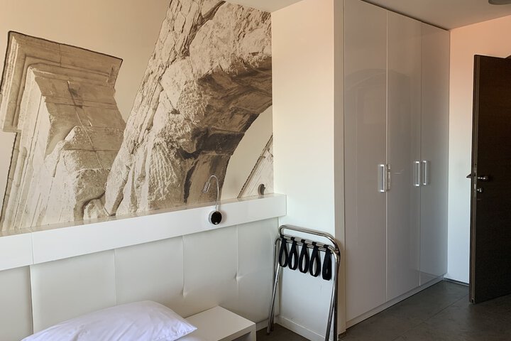 Room 12 of 32