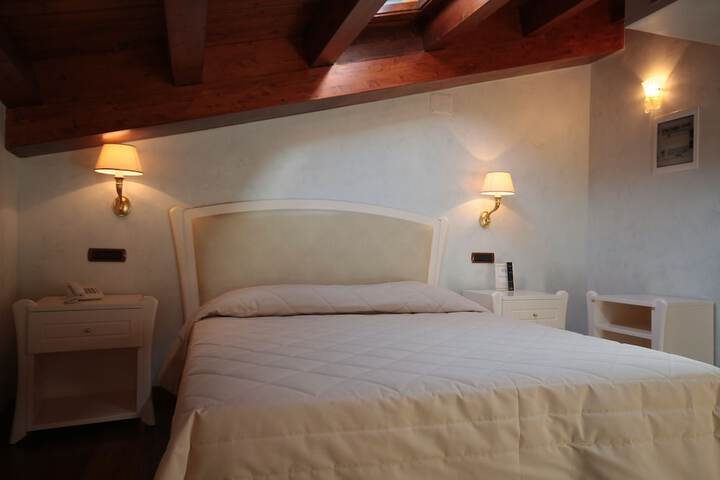 Room 25 of 61