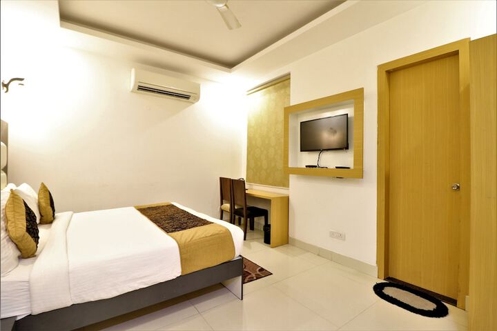 Room 9 of 37
