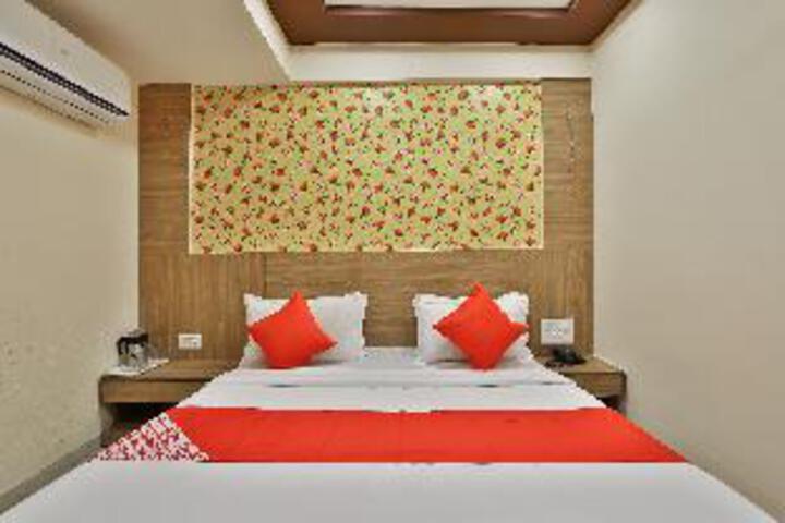 HOTEL SHRI KRISHNA PALACE BY OYO ROOMS