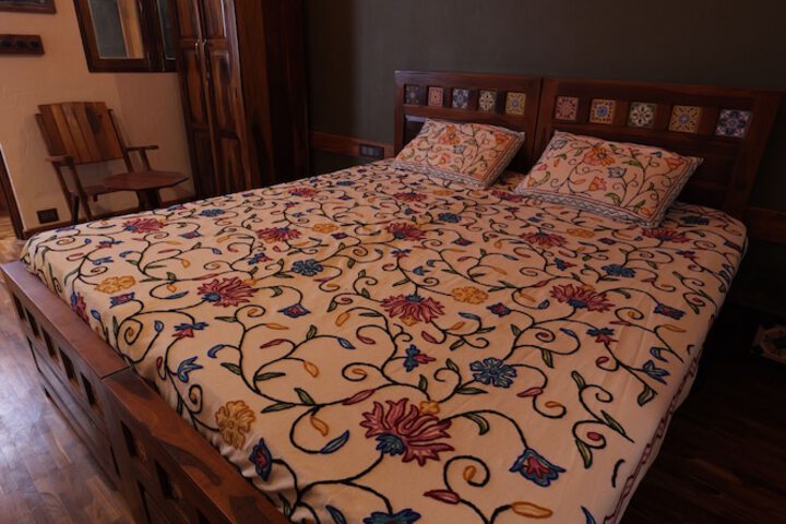 Room 5 of 18