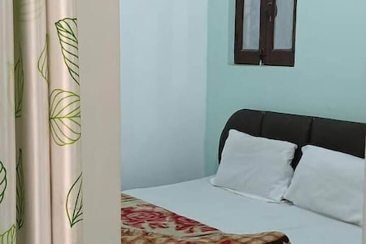 Room 3 of 28