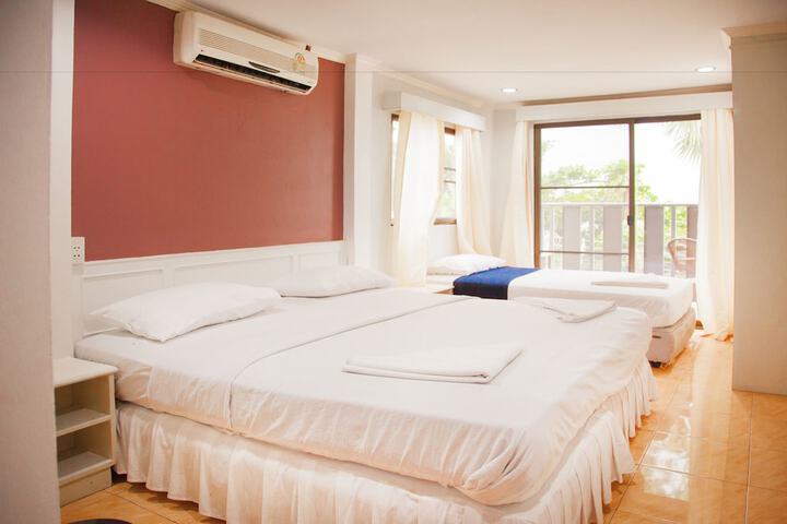 Room 12 of 22