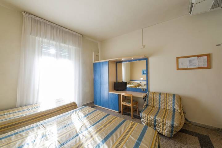 Room 22 of 36