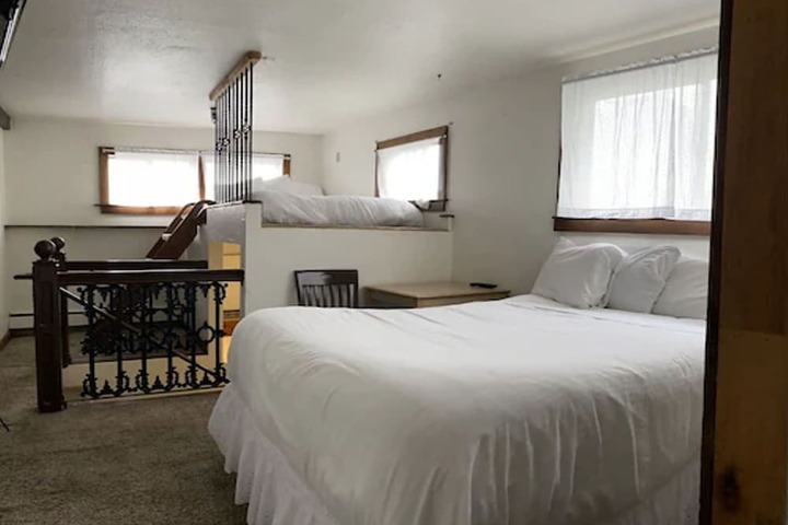 Room 43 of 104