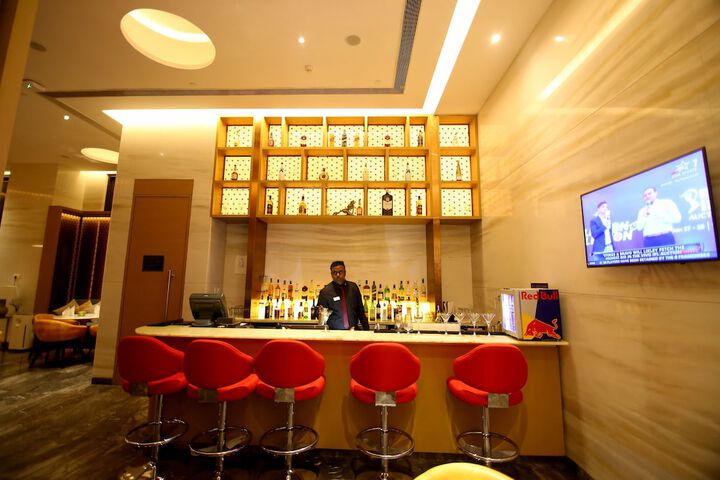 Lounge 51 of 61