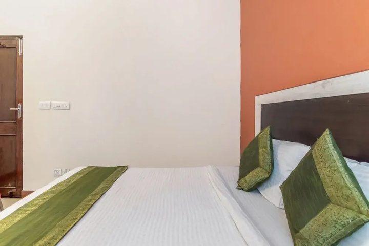 Room 9 of 21