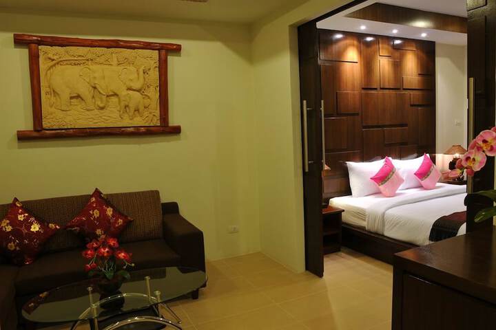 Room 13 of 32