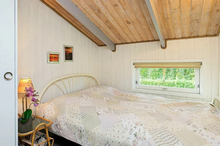 Room 3 of 12