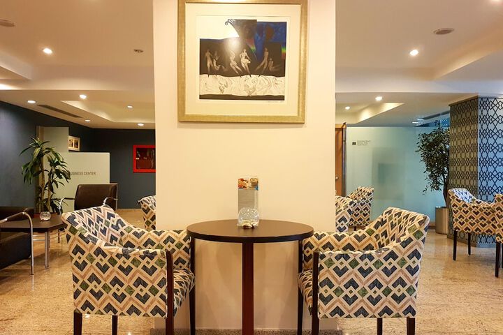 Entrance & Lobby
