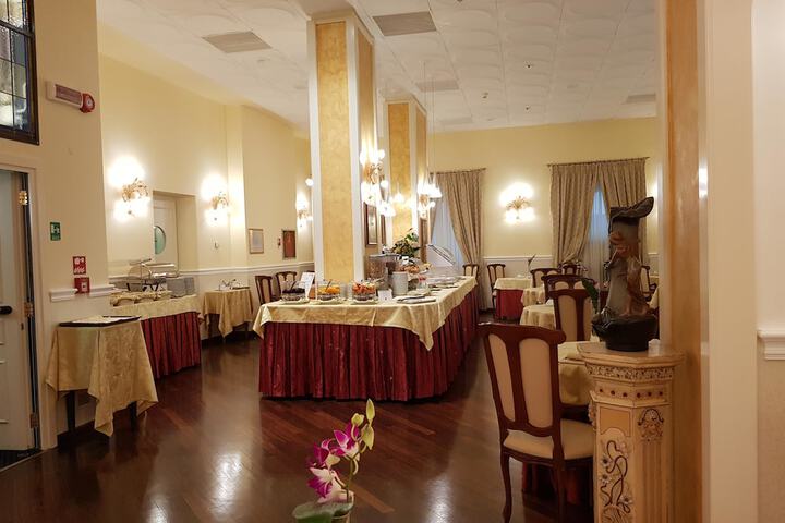 Breakfast area