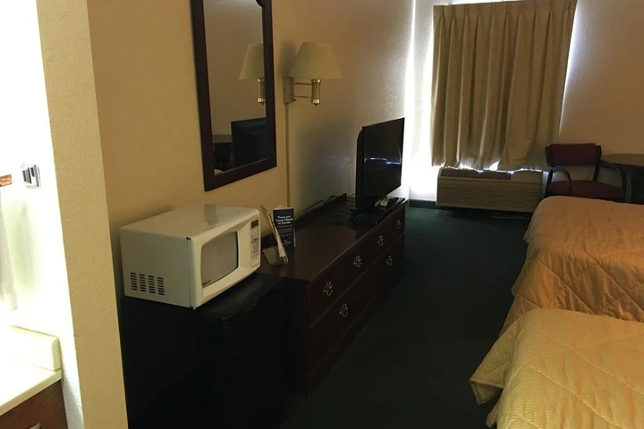 Room 6 of 13