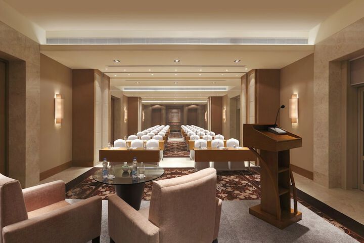 Ballroom/Hall 77 of 84