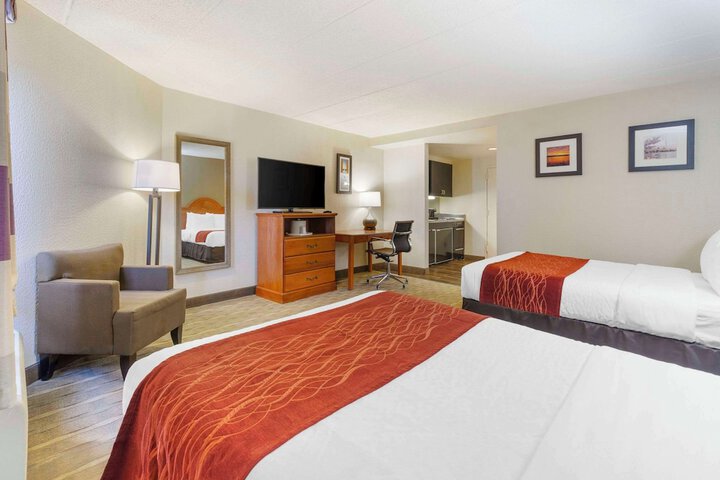2 Double Beds (12 of 13)
