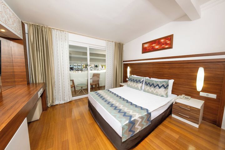 Room 8 of 48