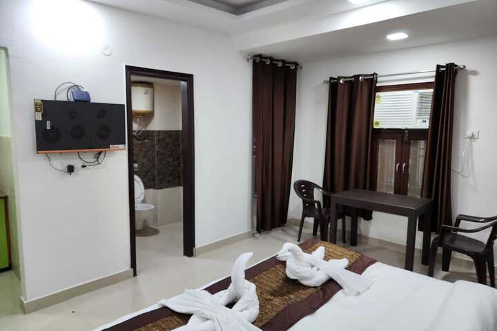 Room 7 of 13