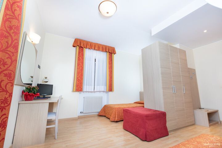 Room 15 of 66