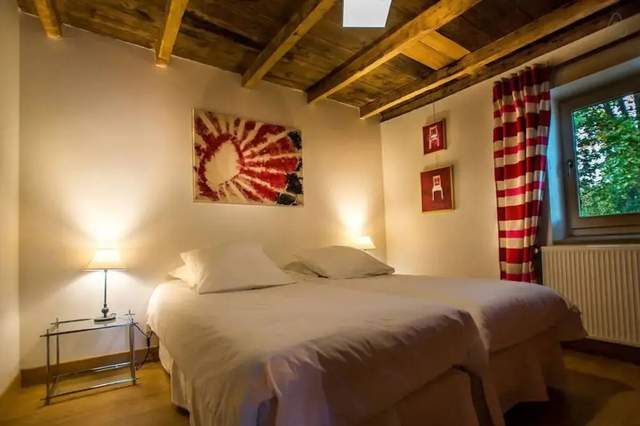 Room 10 of 10
