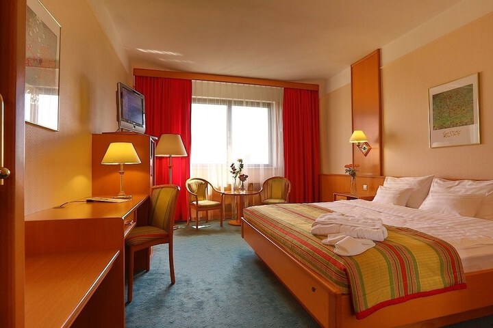 Room 11 of 81