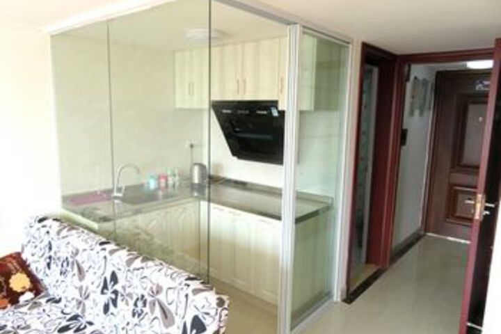 Room 10 of 32