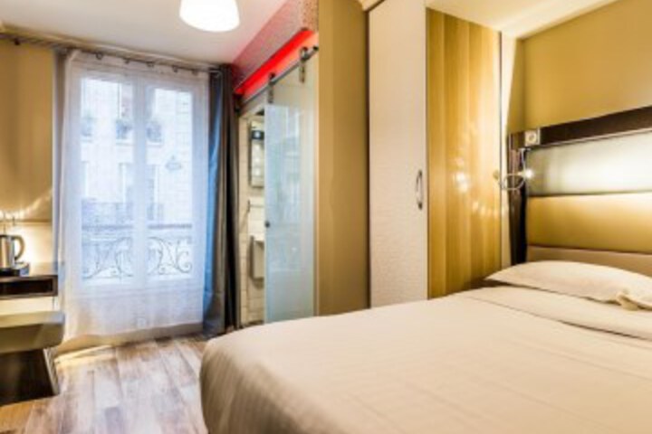 Room 28 of 60