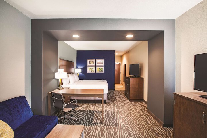 1 King Bed Accessible (4 of 17)