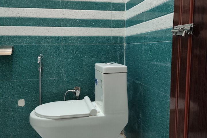 Room 25 of 34