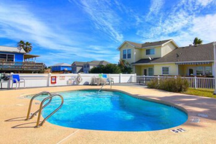 Image of Lazy Pelican - Two Bedroom Townhome