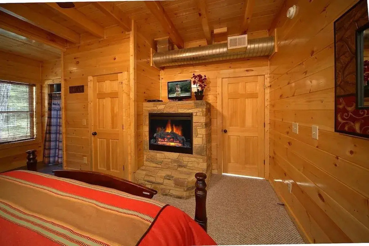 Room 4 of 16