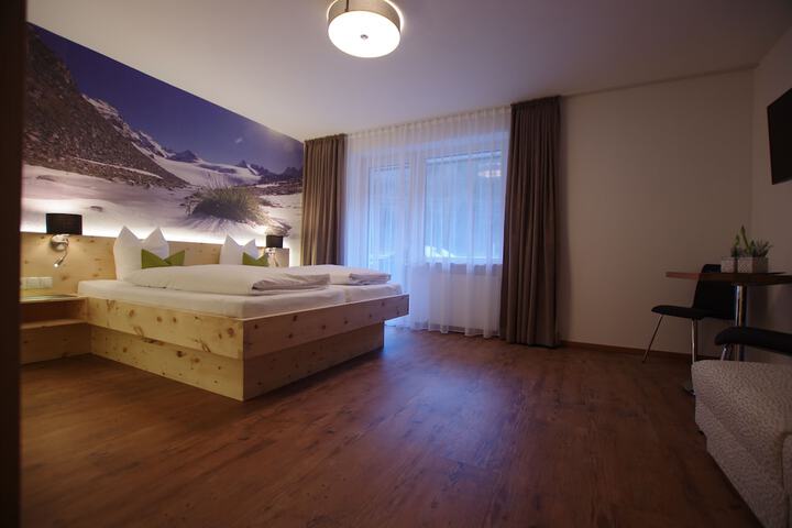 Room 8 of 65